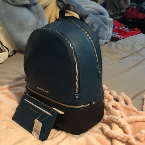 Michael Kors Rhea ZIP back pack &  card case . main image 7